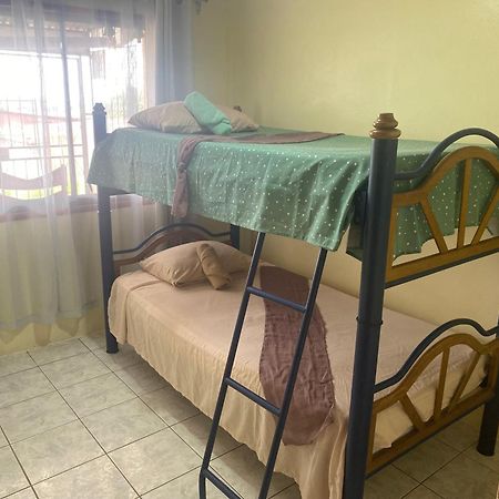 Hostel Casa Marina Пуэрто-Лимон Экстерьер фото