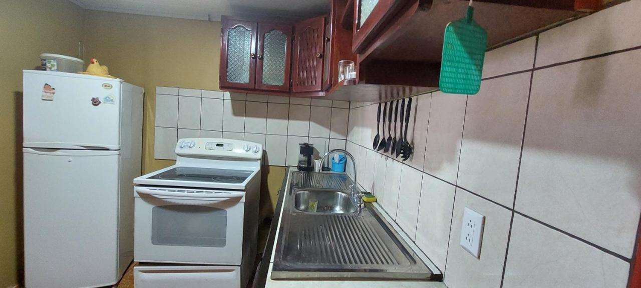 Hostel Casa Marina Пуэрто-Лимон Экстерьер фото