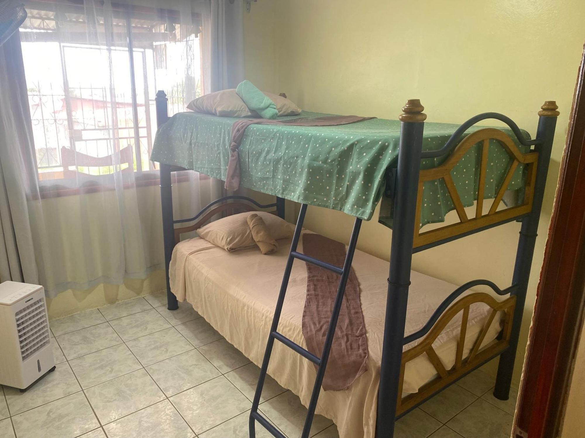 Hostel Casa Marina Пуэрто-Лимон Экстерьер фото