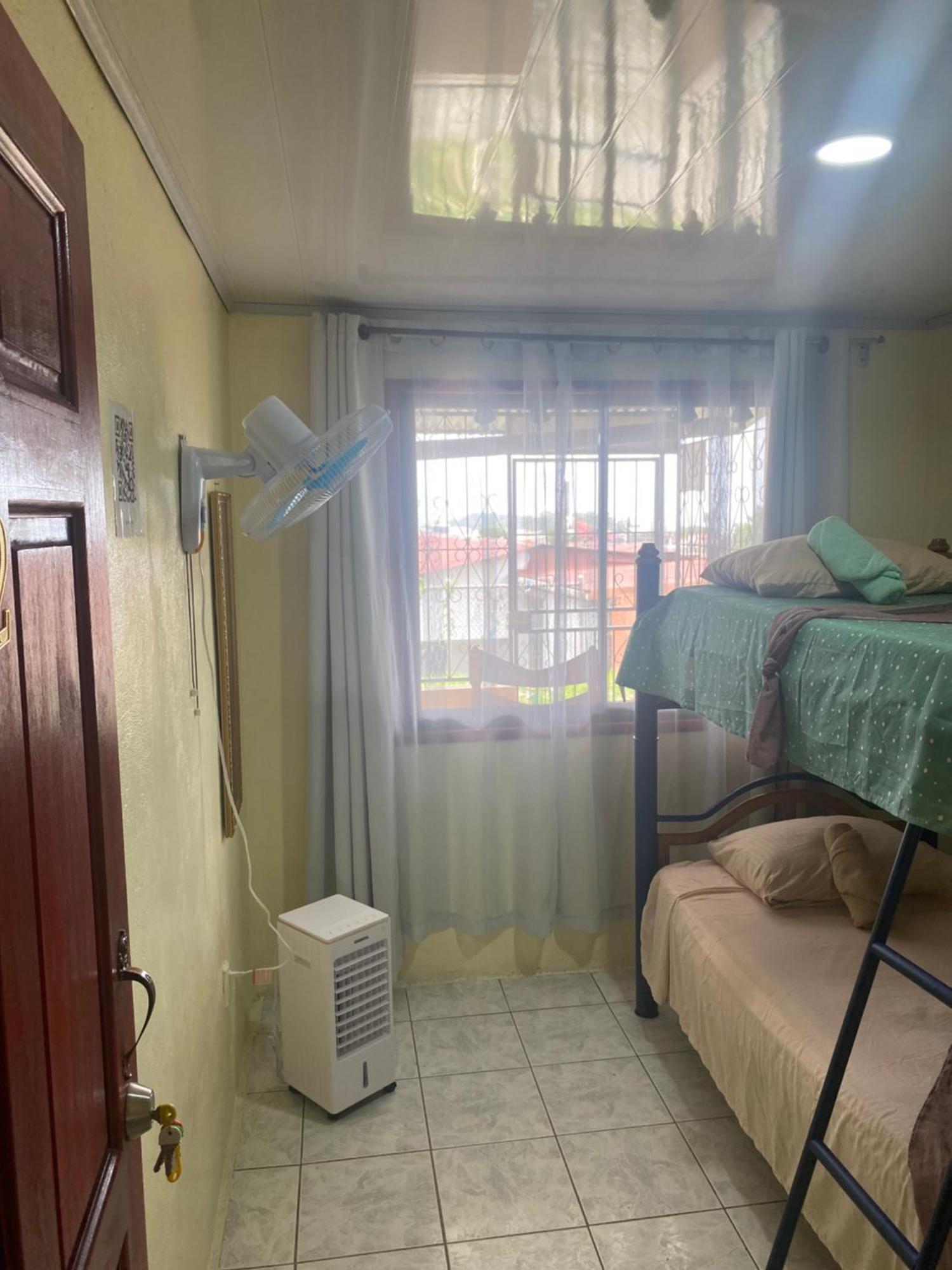 Hostel Casa Marina Пуэрто-Лимон Экстерьер фото