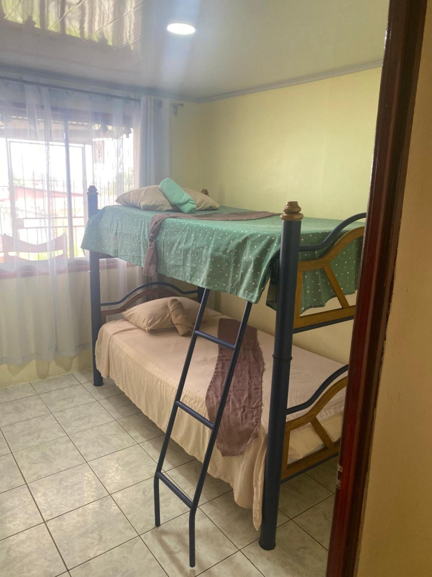 Hostel Casa Marina Пуэрто-Лимон Экстерьер фото