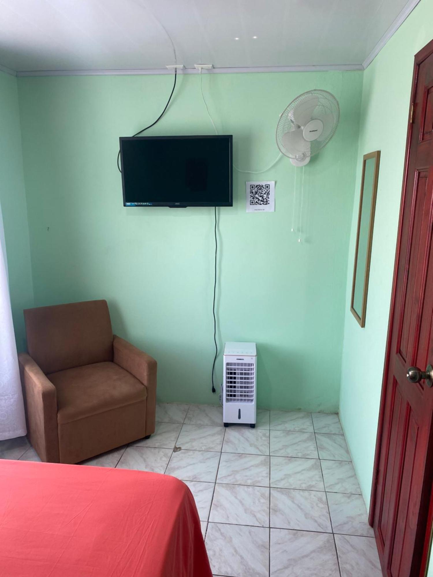 Hostel Casa Marina Пуэрто-Лимон Экстерьер фото