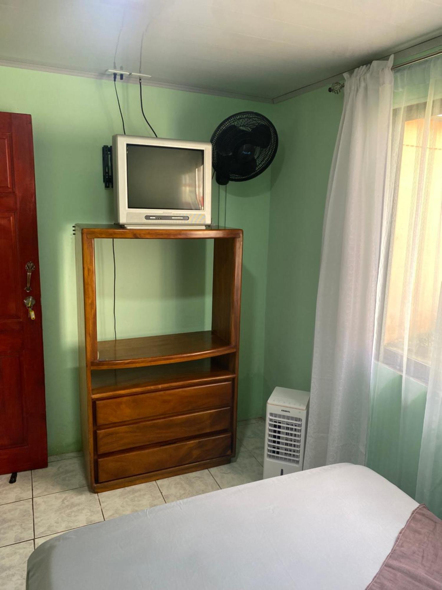 Hostel Casa Marina Пуэрто-Лимон Экстерьер фото
